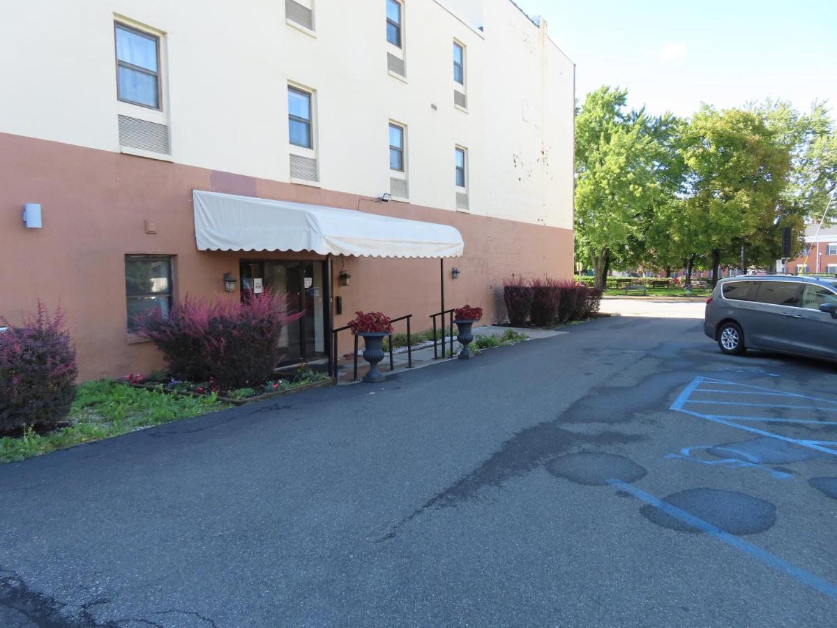 St Charles Hotel Downtown Hudson Eksteriør billede